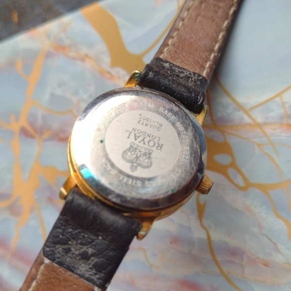🦋Vintage Royal London Goldtone/Black Women's Watch - Picture 3 of 3